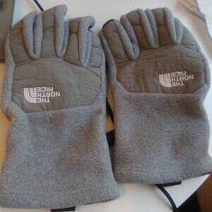 Females The North Face gloves